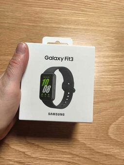 Prodám Samsung Galaxy Fit3 v šedé barvě - 4