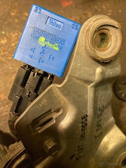 Motorek stěračů 5dveře - 4