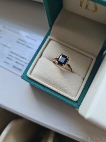 Zlatý prsten s onyxem a drobnými černými diamanty - Yes - 4