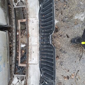 Přední nárazník skoda octavia III s maskou lehce pomackany d - 4