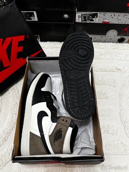 Air Jordan 1 Retro High OG - Dark Mocha - 4