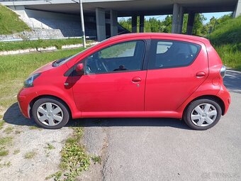 Aygo 2009 1.0i klima 178tkm 5.dveř - 4