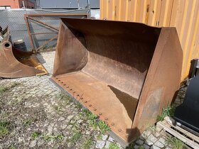 Lžíce na nakladač Volvo L110 / L120 s upínákem - 4