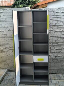 Prodám knihovnu (skříň ) Giro - 4