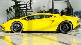 Lamborghini Aventador LP 740-4 - 4