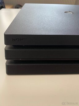 Playstation 4 Pro + Dualshock ovladač - 4