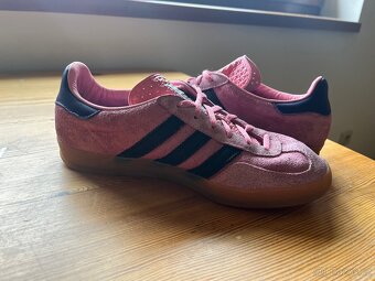 Adidas růžové boty Gazelle - 4