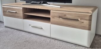 Bílá kombinovaná obývací stěna - 4