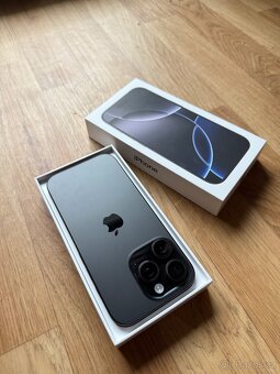 Apple iPhone 16 Pro 128GB černý titan - 4