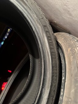 255/30R19 - 4