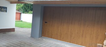 Obytná plocha 270m2+garáž pro 4 auta+kryté stáni pro 2 a - 4