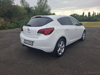 Opel Astra 1.4T 103kW AUTOMAT,xenony,senzory,1.majitel - 4