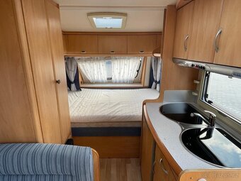 Hobby de luxe 400, 4 osoby, EL.POJEZD, bojler, pevná postel - 4