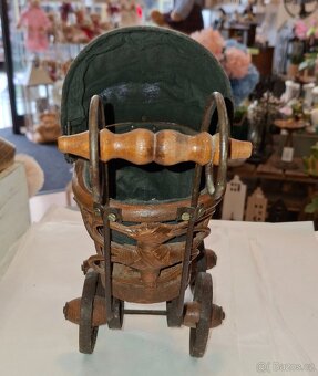 Starý kočárek pro panenky - 4