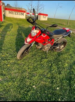 Ducati Hypermotard 796 - 4