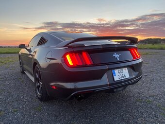 Ford Mustang - 4