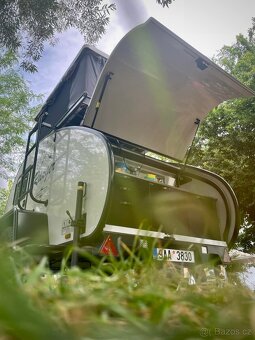 Camper se střešním stanem, svoboda na kolech - 4