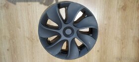 Prodám 2 ks poklice R19 TESLA model Y 2020-2023 černý mat - 4