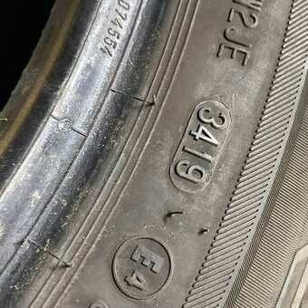 Zimní pneu 185/60 R15 88T Barum 8mm - 4