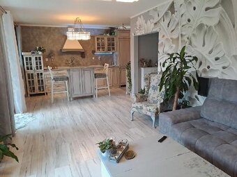 Prostorný 5+kk se zahradou a garáží na okraji Brna - 4