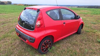 Peugeot 107 1,0i manuál 06/2011 po STK 111.600km - 4
