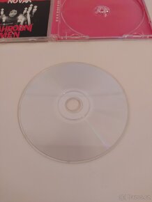 CD Petr Novák, Flamengo, George & Beatovens - Náhrobní kámen - 4