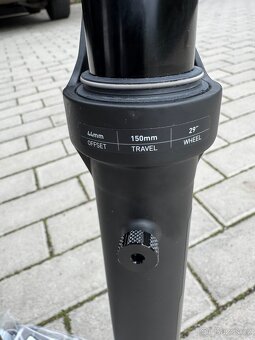 Vidlice Rock Shox Lyrik Select+ (Charger 3.1 RC2) 150mm 29" - 4