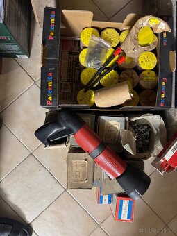 Hilti vstřelovací pistol + náboje a hřeby - 4