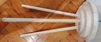 Květinový stolek na trojnožce.,. - 4