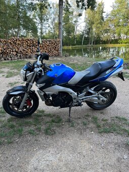 Suzuki GSR600 - 4