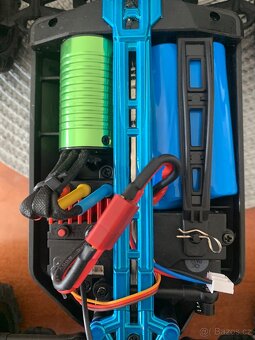 RC auto 4x4 brushless - 4