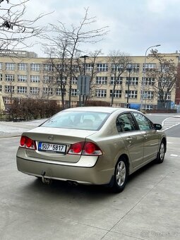 Honda Civic 8 Sedan - 4