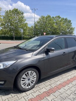 Ford Focus 1.0 92kw EcoBoost šedá metalíza - 4