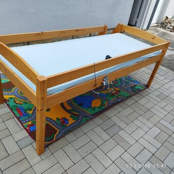 Vyvýšená dětská postel/herní koutek se schůdky - 4