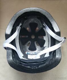 Vynikající dětská přilba na inline brusle, skate a další - 4