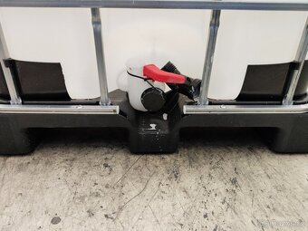 Prodám plastové nádrže 1000 L - 4