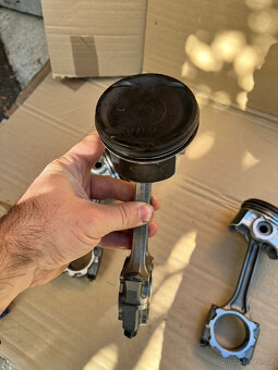 Písty+ojnice EVO 7 - 4