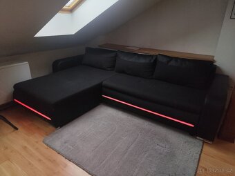 Rohový rozkládací gauč černá - 4