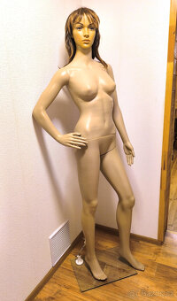 FIGURÍNA DÁMSKÁ - 4