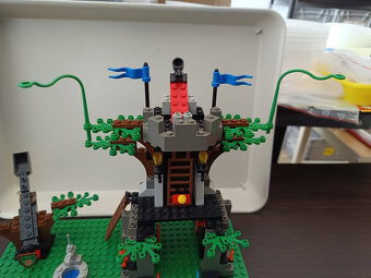 LEGO Castle 6046 Hemlock Stronghold - 4