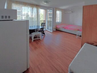 BULHARSKO Zařízené studio 1+kk s balkonem, jen 400m od pláže - 4