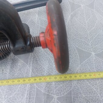 Stará ruční vrtačka. - 4