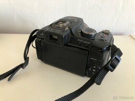 Fotoaparát Panasonic Lumix DMC-FZ100 + stativ Hama - 4