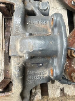 Třmen kotoučové brzdy A9604200501 a A9604200601 - 4