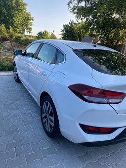 Hyundai i30 Fastback - 4