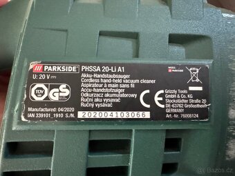 Parkside ruční vysavač PHSSA 20. Prasklý plast nádoby. - 4