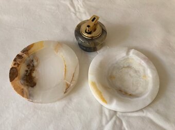 Mramorové popelníky a zapalovač - 4