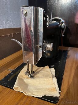 Starožitný šicí stroj LADA 121 - 4