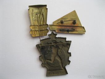 3 x odznaky - 30 tá - 40tá léta - 4