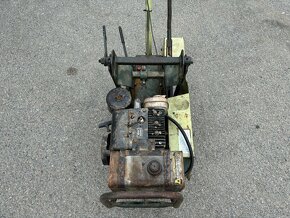 Stroj pro slupování travních drnů značky Ryan - 4